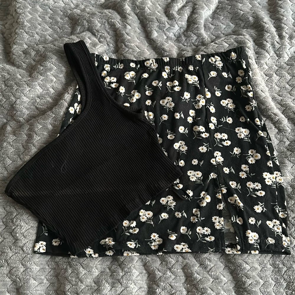 Two piece set one shoulder crop top and daisy side slit skirt